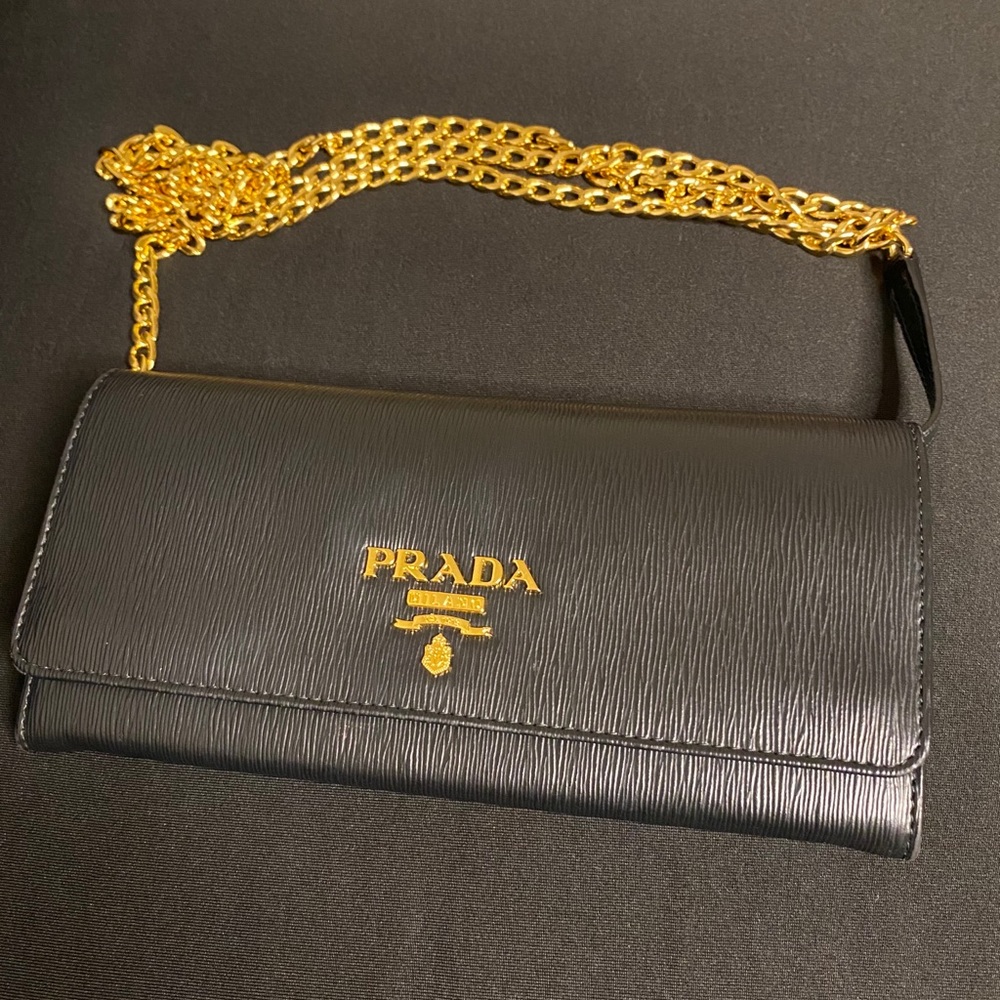 Prada wallet on chain BLACK